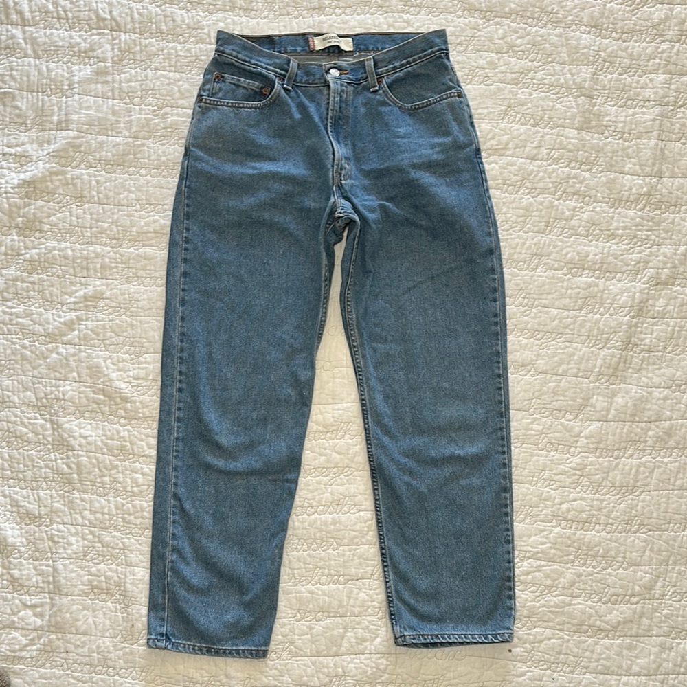LEVI'S 550 RELAXED FIT JEANS MEDIUM WASH SIZE 34W 32L IN GREAT CONDITION